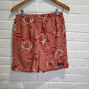 Patagonia 57021 Pink Floral Baggies Swim Trunks Outdoor Shorts Men's Small